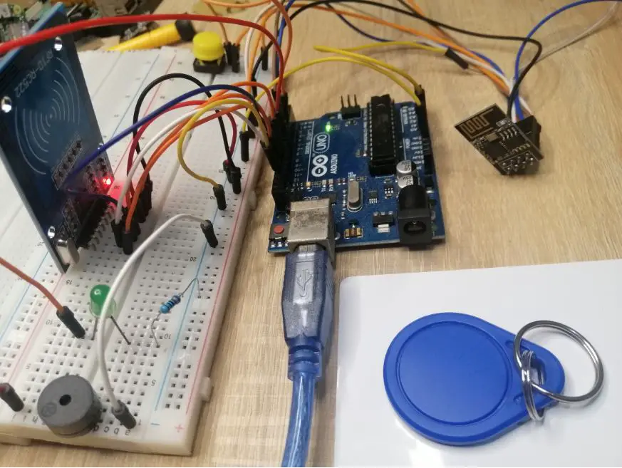 Arduino RFID Database Security System: Program Arduino and ESP8266